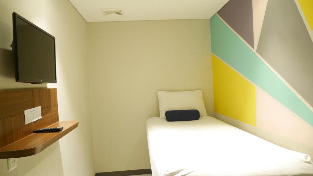 Subwow Hostel Bandung Exterior foto